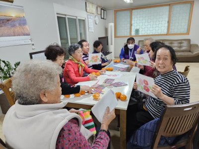 청주지부 "노인정 봉사활동(치매예방 색칠공부)"