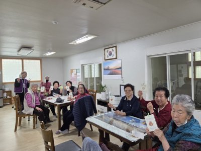 청주지부 "노인정 봉사활동(치매예방 말때 카드 만들기)