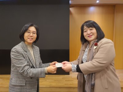 천승지부 "마포지부장, 성동지부장에게 이임에 따라 선물전달"(2026/02)