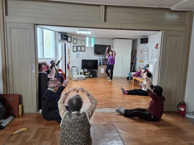 청주지부 "노인정 봉사활동(치매예방 그림 만들기)