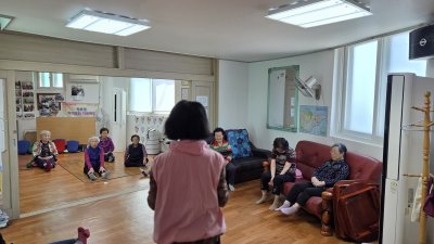 노인정 봉사활동(치매예방 건강답, 색칠공부)