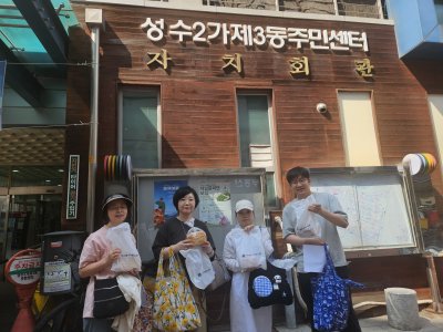 독거노인 빵 나누기